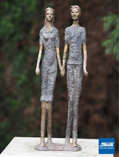 Moderne Bronzefigur für den Garten - das Paar