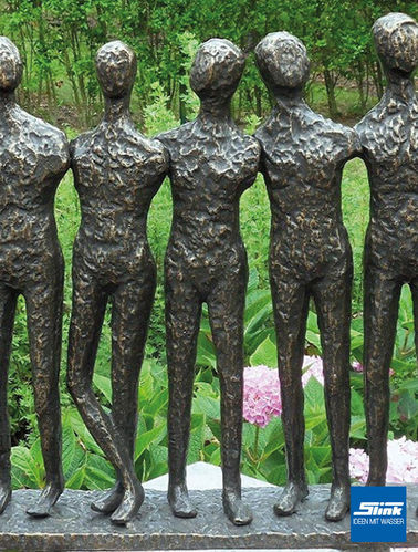 Moderne Bronzefigur für den Garten - die Gruppe